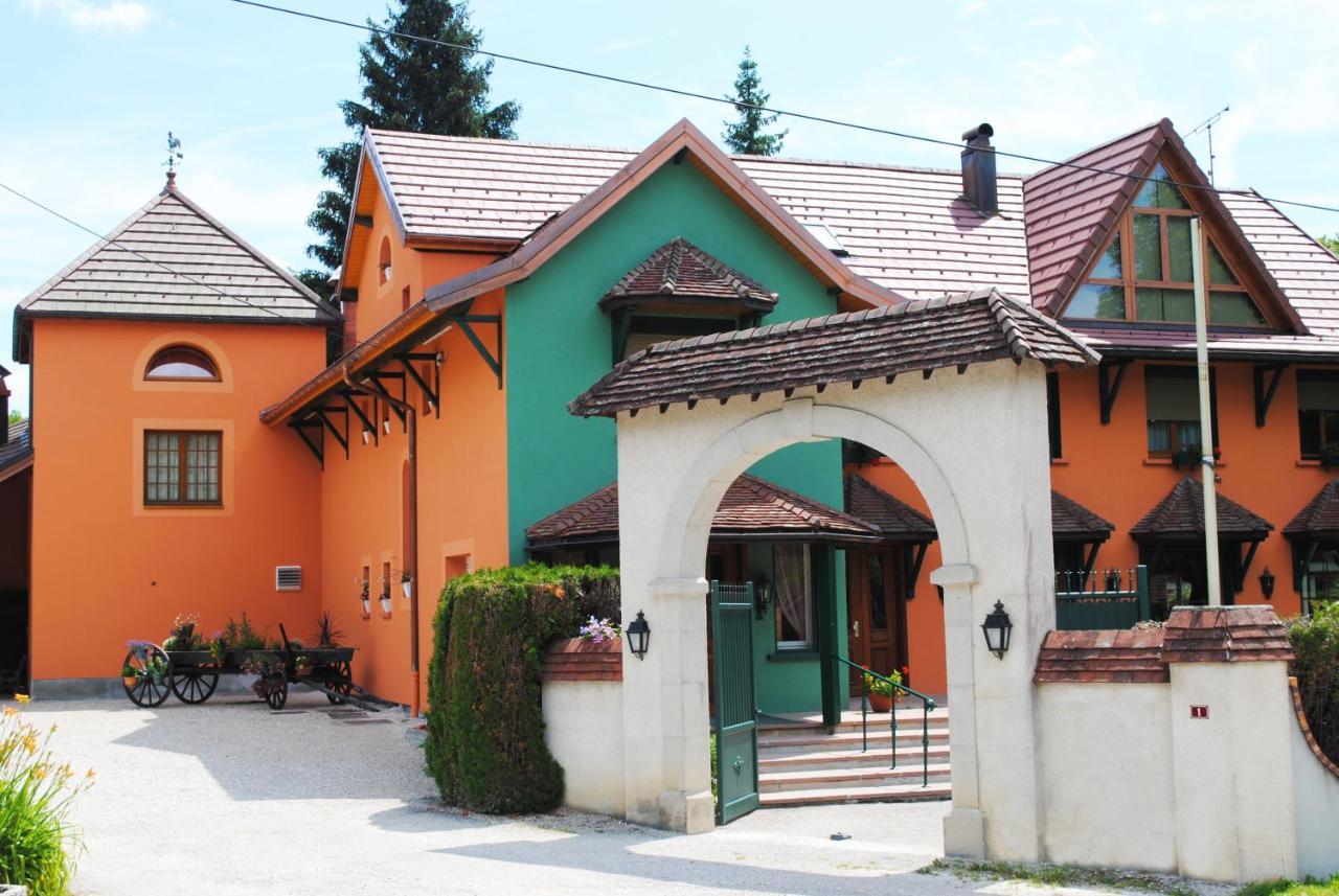 L'Auberge Des Gourmets Hotel Restaurant Le Vaudioux Exteriör bild