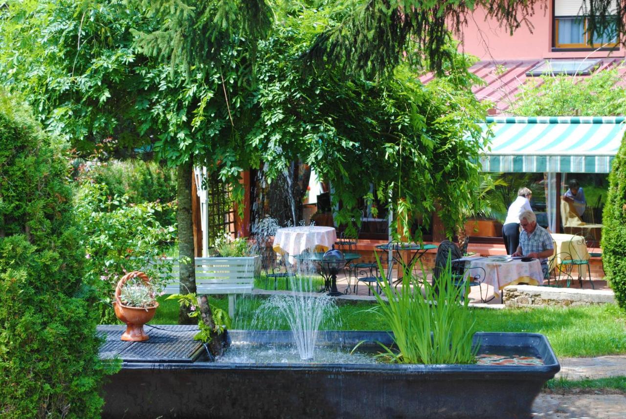 L'Auberge Des Gourmets Hotel Restaurant Le Vaudioux Exteriör bild